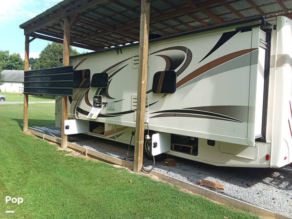 2017 Thor Motor Coach Hurricane 29M - Used Class A For Sale by Pop RVs in Athens, Tennessee features Slideout, Air Conditioning, Awning, Generator
