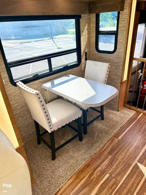 2017 Newmar Canyon Star 3513 - Used Class A For Sale by Pop RVs in Greencastle, Indiana features Slideout