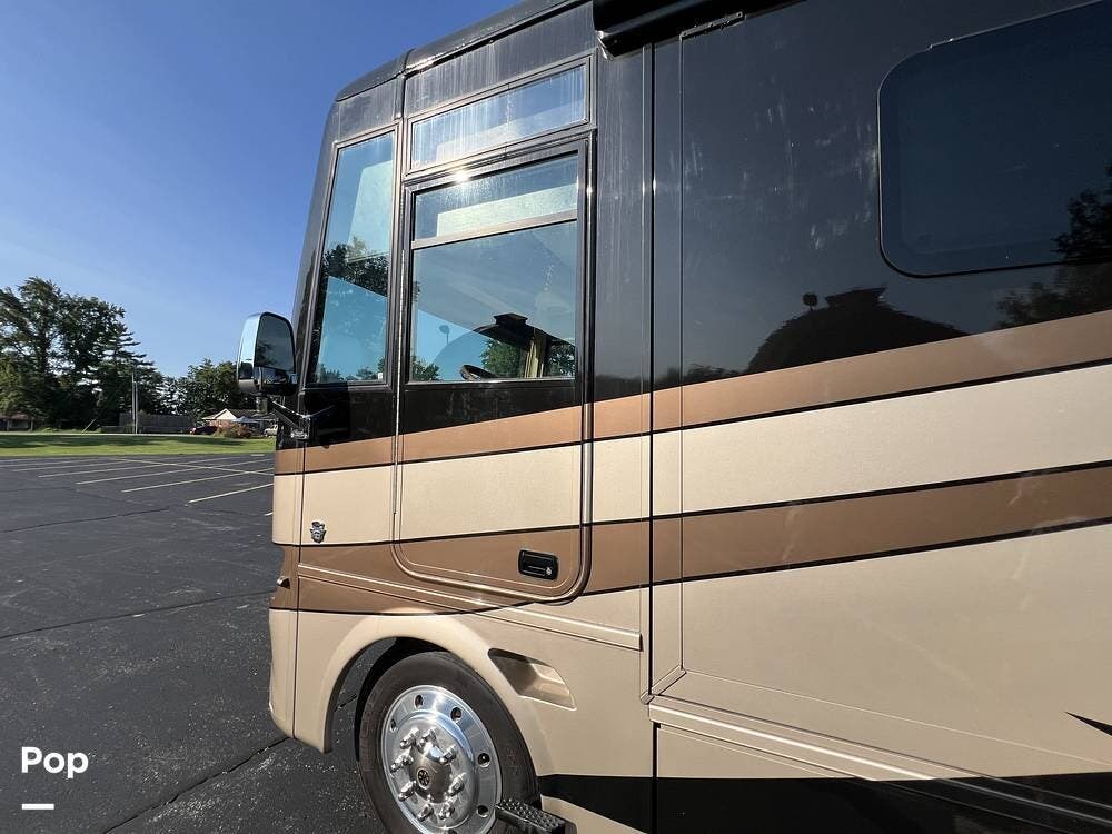 2017 Newmar Canyon Star 3513 - Used Class A For Sale by Pop RVs in Greencastle, Indiana features Generator, Awning, Slideout, Leveling Jacks, Air Conditioning