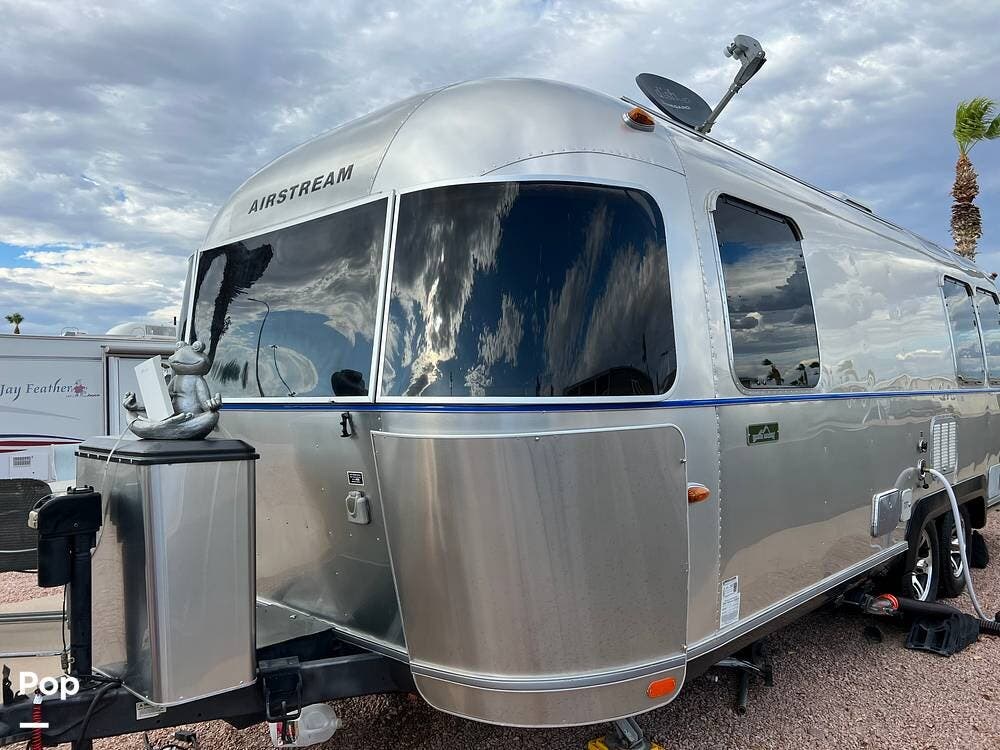 2012 Airstream Eddie Bauer 25FB - Used Travel Trailer For Sale by Pop RVs in Queen Creek, Arizona features Air Conditioning, Awning, Leveling Jacks