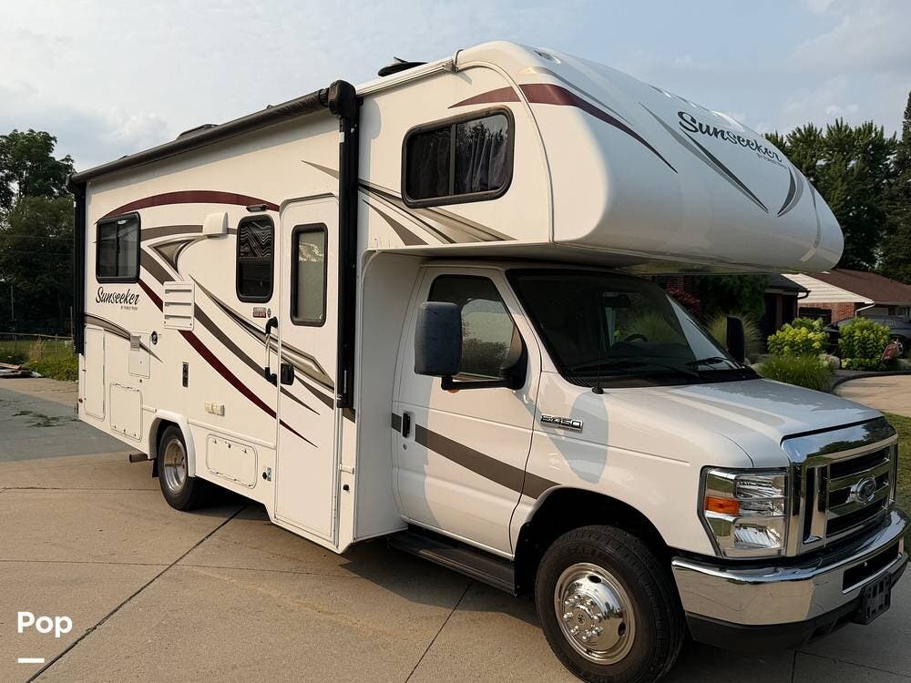 2018 Sunseeker 2300 by Forest River from Pop RVs in Clinton Township, Michigan