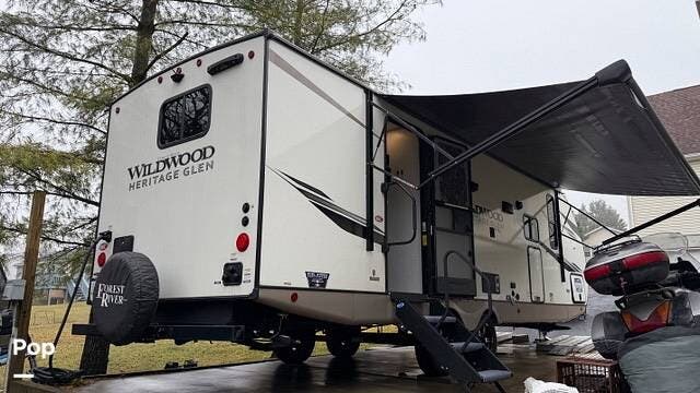 2024 Forest River Heritage Glen 25RBHL - Used Travel Trailer For Sale by Pop RVs in Martinsburg, West Virginia features Air Conditioning, Leveling Jacks, Awning, Slideout