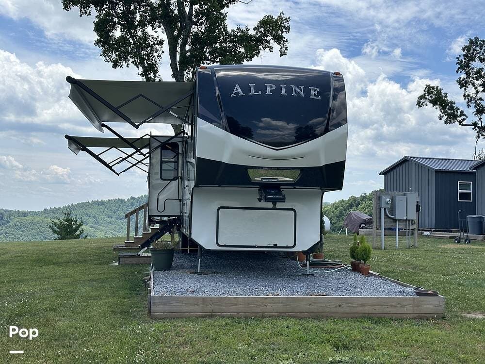 2021 Keystone Alpine 3910RK - Used Fifth Wheel For Sale by Pop RVs in Copper Hill, Virginia features Slideout