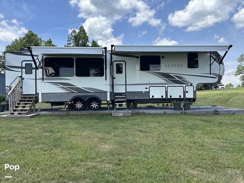 2021 Alpine 3910RK by Keystone from Pop RVs in Copper Hill, Virginia