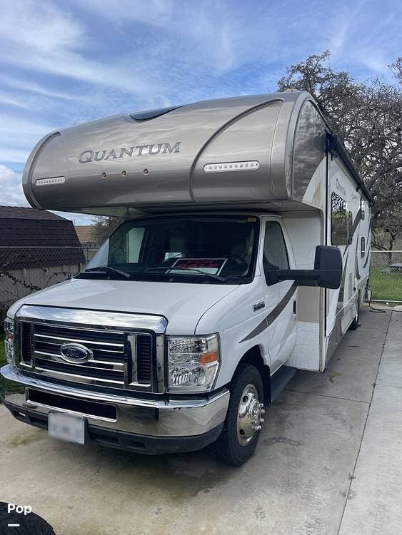 2017 Thor Motor Coach Quantum LF31 - Used Class C For Sale by Pop RVs in Paso Robles, California features Air Conditioning, Awning, Slideout, Generator