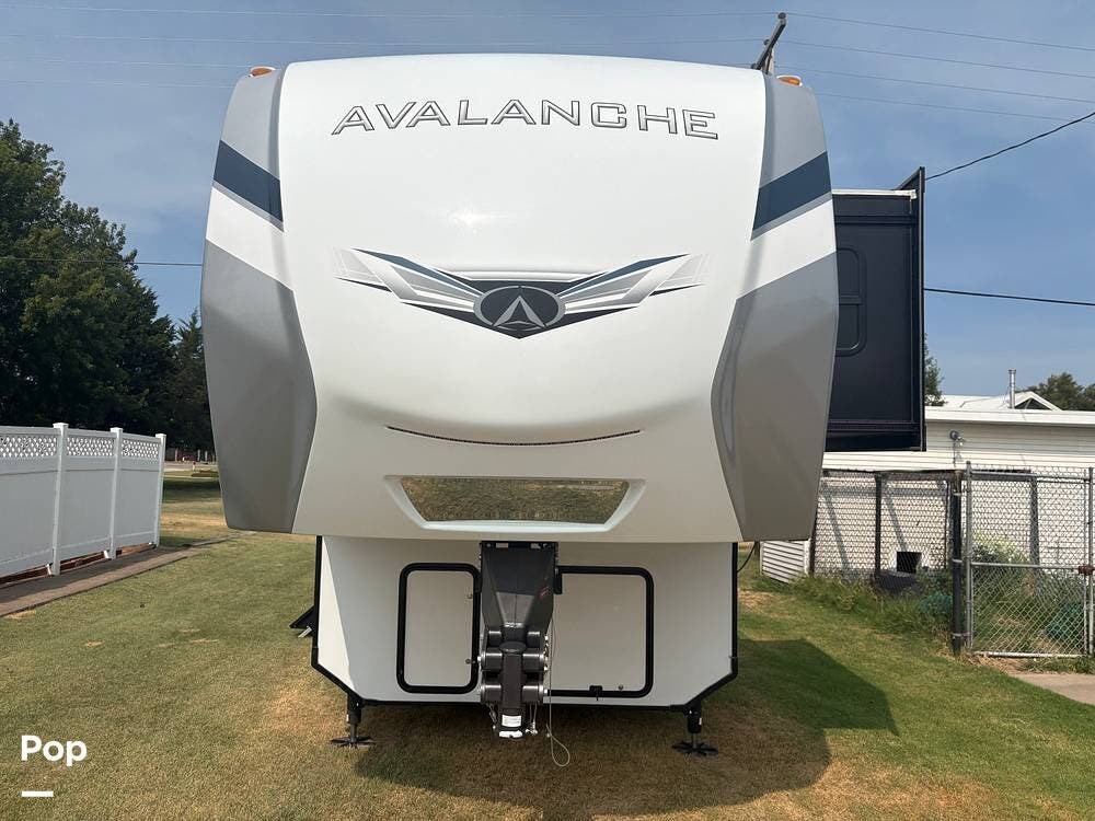 2022 Keystone Avalanche 378 BH - Used Fifth Wheel For Sale by Pop RVs in Hays, Kansas features Leveling Jacks, Slideout, Air Conditioning, Awning