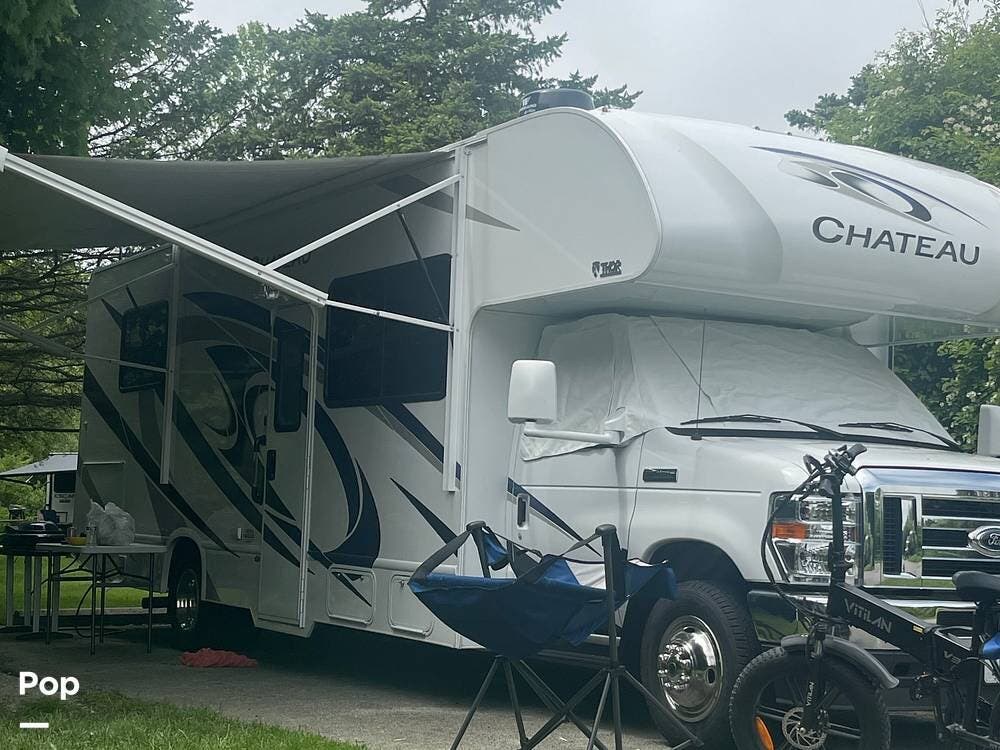 2021 Thor Motor Coach Chateau 28Z - Used Class C For Sale by Pop RVs in Xenia, Ohio features Slideout