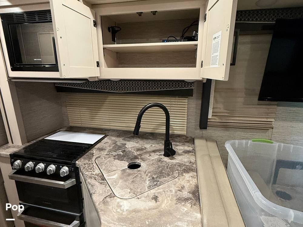 2021 Chateau 28Z by Thor Motor Coach from Pop RVs in Xenia, Ohio