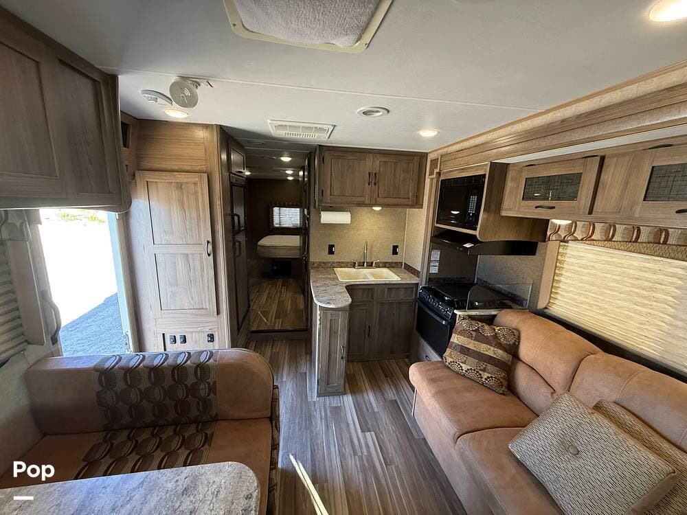 2017 Coachmen Freelander 31BH - Used Class C For Sale by Pop RVs in Las Vegas, Nevada features Generator, Air Conditioning, Slideout, Awning