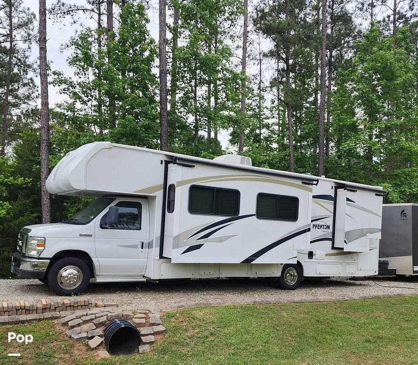 2018 Nexus Phantom 31P - Used Class C For Sale by Pop RVs in Waverly Hall, Georgia features Slideout