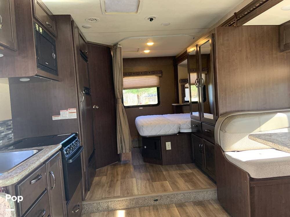2018 Thor Motor Coach Four Winds 24F - Used Class C For Sale by Pop RVs in Bradfordsville, Kentucky features Slideout, Awning, Leveling Jacks, Generator, Air Conditioning