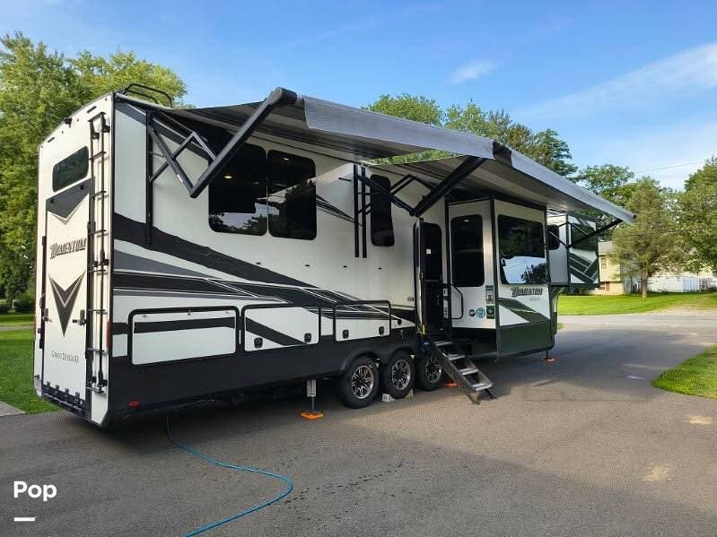 2021 Grand Design Momentum 376THS - Used Fifth Wheel For Sale by Pop RVs in Pine Plains, New York features Generator, Air Conditioning, Slideout, Awning, Leveling Jacks