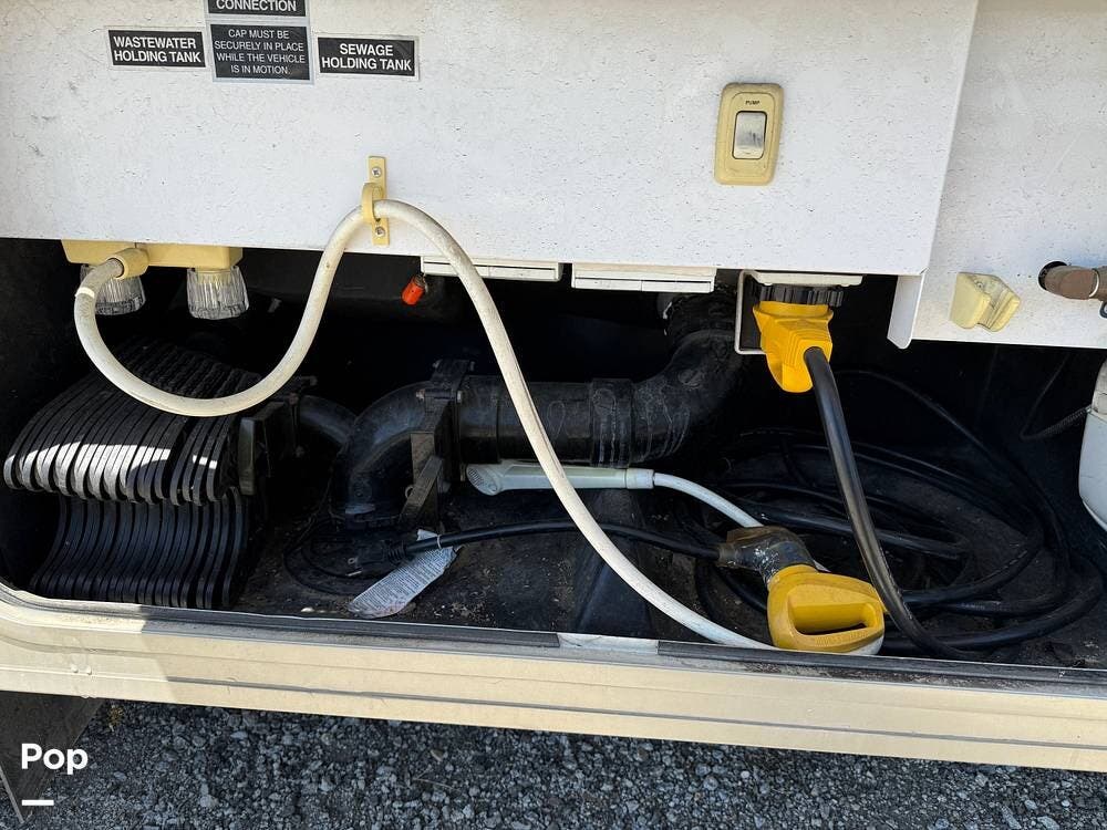 2008 Thor Motor Coach Chateau Kodiak 32B - Used Class C For Sale by Pop RVs in Templeton, California features Leveling Jacks, Air Conditioning, Awning, Generator, Slideout