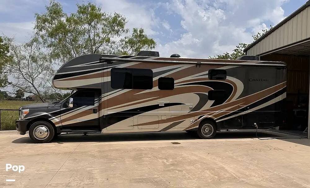 2016 Thor Motor Coach Chateau M-35SB - Used Super C For Sale by Pop RVs in Arkadelphia, Arkansas features Leveling Jacks, Air Conditioning, Generator, Awning, Slideout