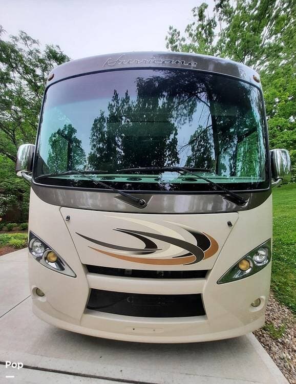 2016 Thor Motor Coach Hurricane 35C - Used Class A For Sale by Pop RVs in Cincinnati, Ohio features Slideout