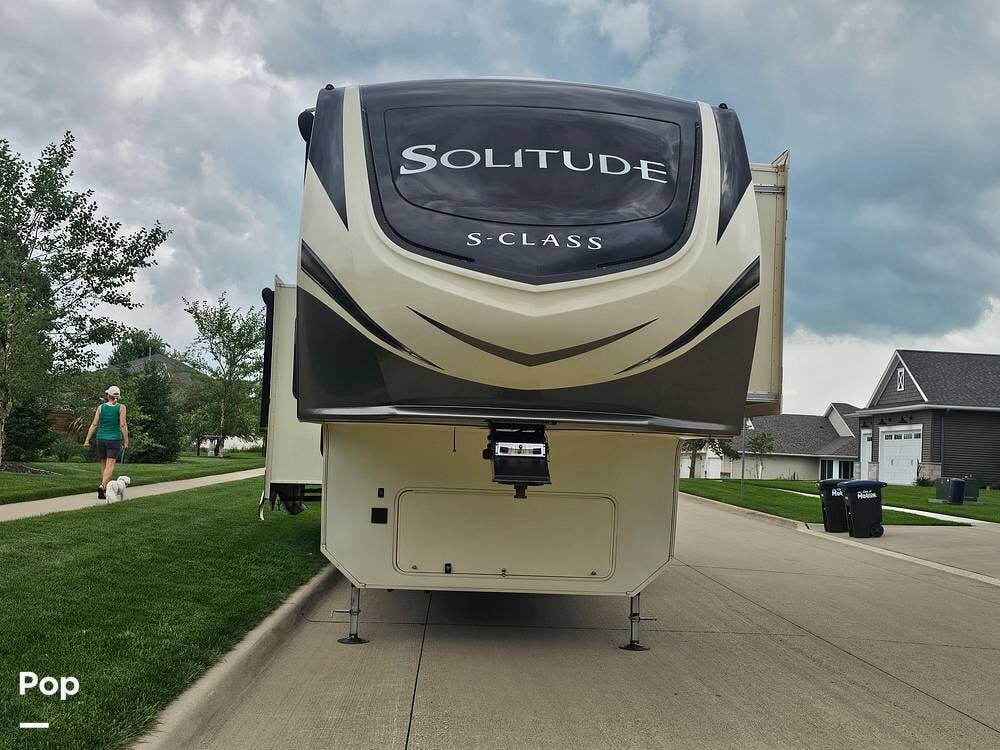 2021 Grand Design Solitude S-Class 2930RL - Used Fifth Wheel For Sale by Pop RVs in Marion, Iowa features Leveling Jacks, Awning, Air Conditioning, Slideout