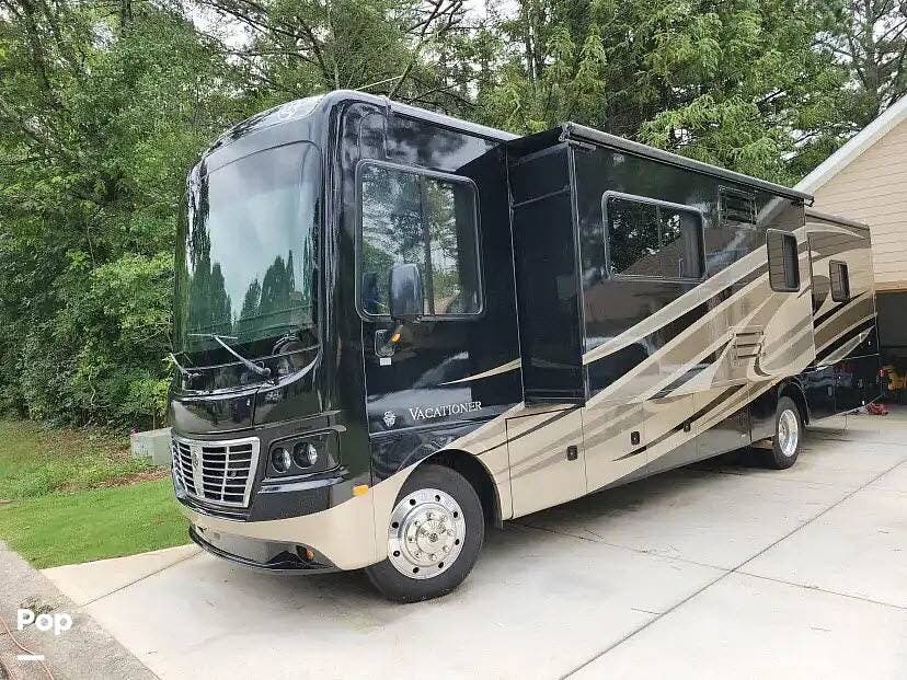2015 Holiday Rambler Vacationer 36SBT - Used Class A For Sale by Pop RVs in Jonesboro, Georgia features Awning, Leveling Jacks, Air Conditioning, Slideout, Generator