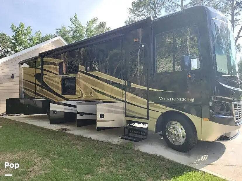Used 2015 Holiday Rambler Vacationer 36SBT available in Jonesboro, Georgia