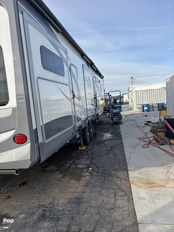 2017 Highland Ridge Open Range 3X Series 427BHS - Used Fifth Wheel For Sale by Pop RVs in Apple Valley, California features Slideout