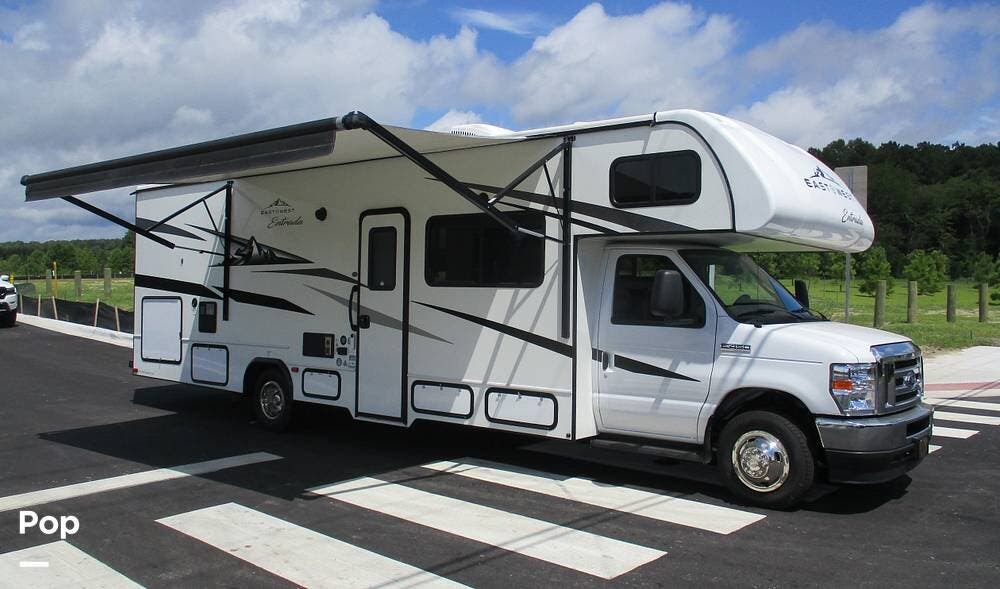 2022 East to West Entrada 3100FB - Used Class C For Sale by Pop RVs in Harbeson, Delaware features Slideout, Leveling Jacks, Generator, Air Conditioning, Awning
