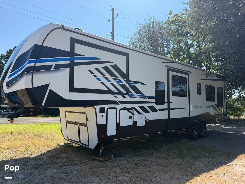 2022 Keystone Fuzion 379 - Used Toy Hauler For Sale by Pop RVs in Mineola, Texas features Awning, Air Conditioning, Generator, Slideout