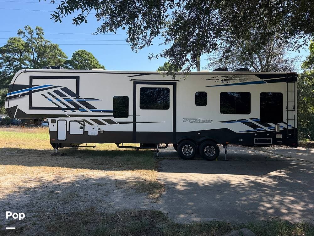 2022 Fuzion 379 by Keystone from Pop RVs in Mineola, Texas