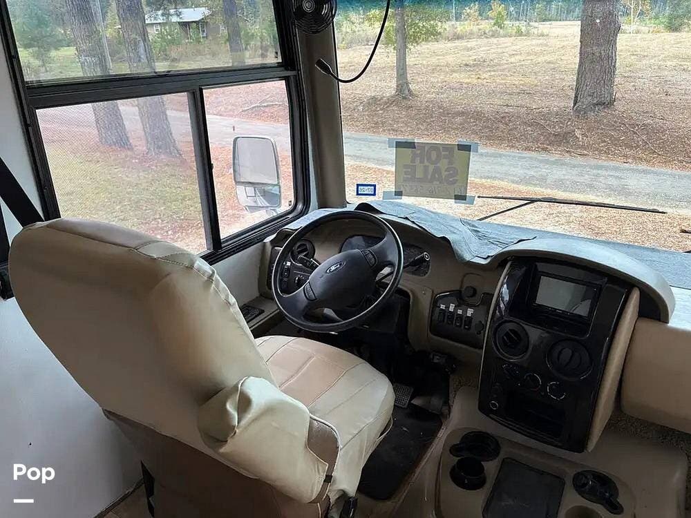 2017 Thor Motor Coach Challenger M-37TB Ford - Used Class A For Sale by Pop RVs in Palestine, Texas features Slideout