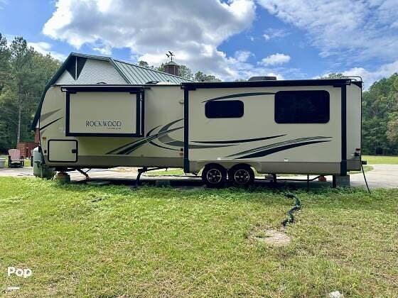 2018 Forest River Rockwood Ulta Lite 2902WS - Used Travel Trailer For Sale by Pop RVs in Fayetteville, North Carolina features Leveling Jacks, Awning, Air Conditioning, Slideout