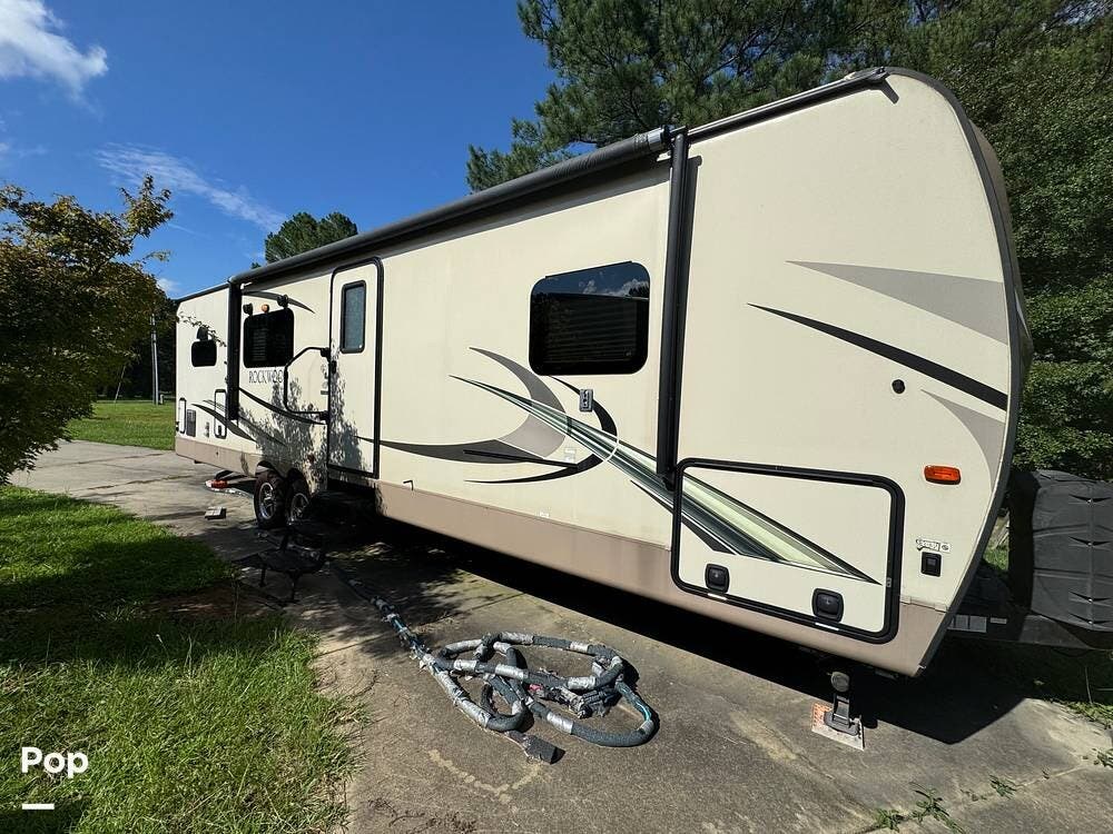 2018 Forest River Rockwood 2902WS - Used Travel Trailer For Sale by Pop RVs in Fayetteville, North Carolina features Leveling Jacks, Awning, Air Conditioning, Slideout
