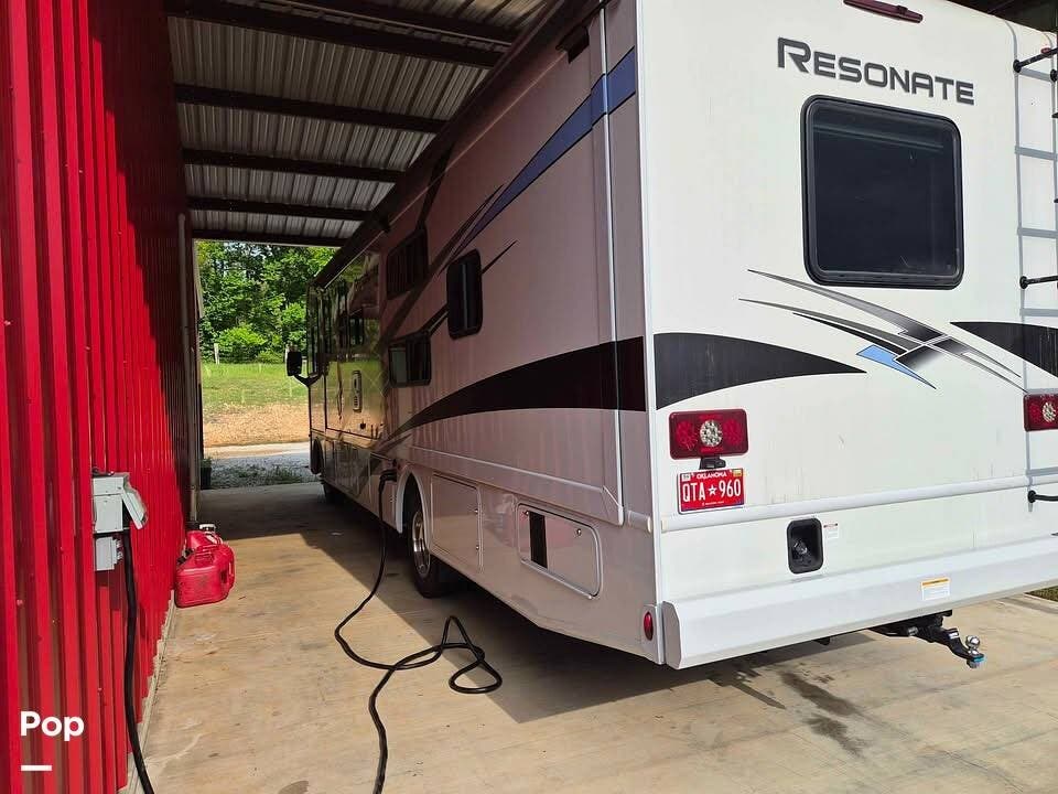 2024 Thor America Resonate 32B - Used Class A For Sale by Pop RVs in Stilwell, Oklahoma features Slideout