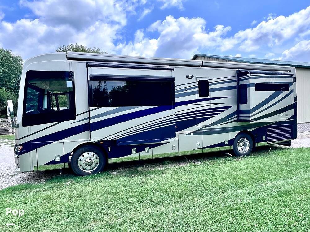 2023 Newmar New Aire 3543 - Used Diesel Pusher For Sale by Pop RVs in Wonderlake, Illinois features Slideout