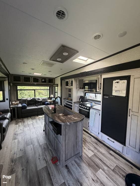 2022 K-Z Durango 283RLT - Used Fifth Wheel For Sale by Pop RVs in Oak Harbor, Washington features Slideout