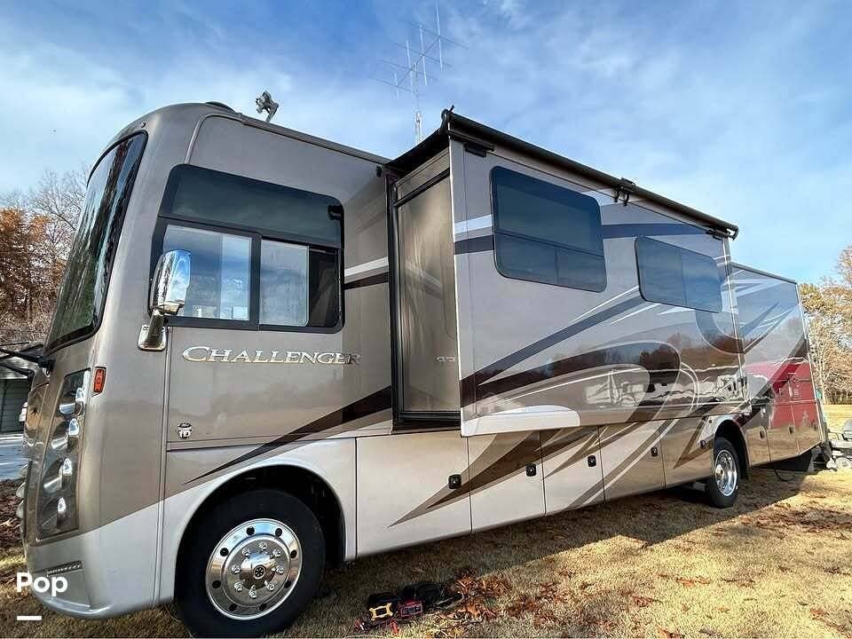 2020 Thor Motor Coach Challenger 35MQ - Used Class A For Sale by Pop RVs in Tullahoma, Tennessee features Slideout, Leveling Jacks, Generator