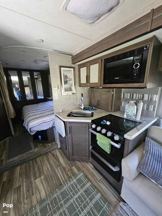 2021 Freedom Elite 27FE by Thor Motor Coach from Pop RVs in Livingston, Texas