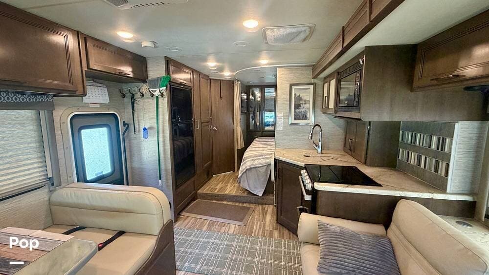 2021 Thor Motor Coach Freedom Elite 27FE - Used Class C For Sale by Pop RVs in Livingston, Texas features Slideout, Generator, Awning, Leveling Jacks, Air Conditioning