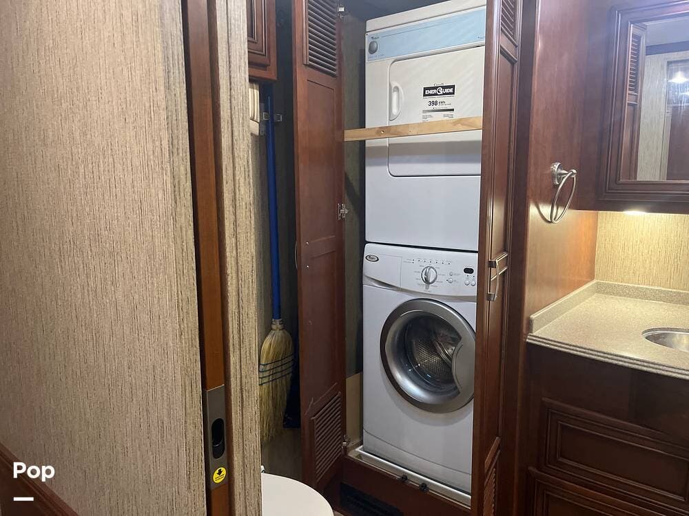 2016 Newmar Ventana LE 4037 - Used Diesel Pusher For Sale by Pop RVs in Silver Lake, New Hampshire features Leveling Jacks, Slideout, Awning, Air Conditioning, Generator