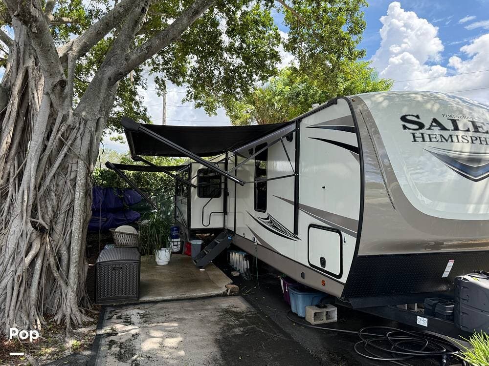 2021 Forest River Salem Hemisphere 308 RBL - Used Fifth Wheel For Sale by Pop RVs in Fort Lauderdale, Florida features Slideout