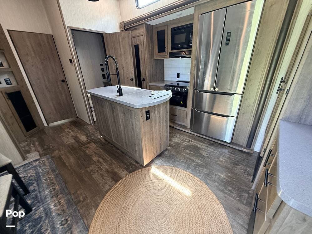 2020 Forest River Sabre 37FLH - Used Fifth Wheel For Sale by Pop RVs in Sebastian, Florida features Air Conditioning, Slideout