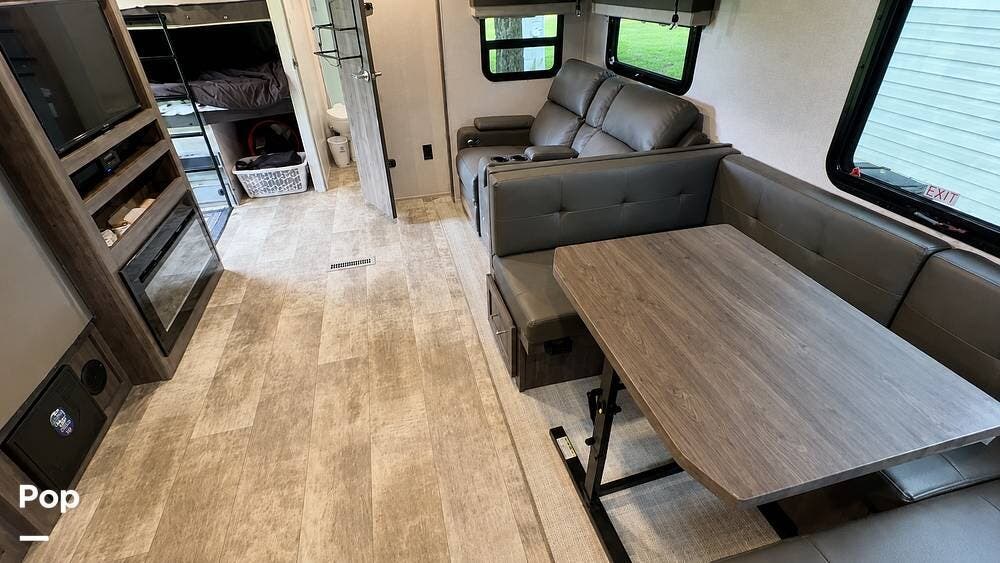 2023 Forest River Flagstaff Super Lite 27BHWS - Used Fifth Wheel For Sale by Pop RVs in Kaplan, Louisiana features Awning, Leveling Jacks, Slideout, Air Conditioning