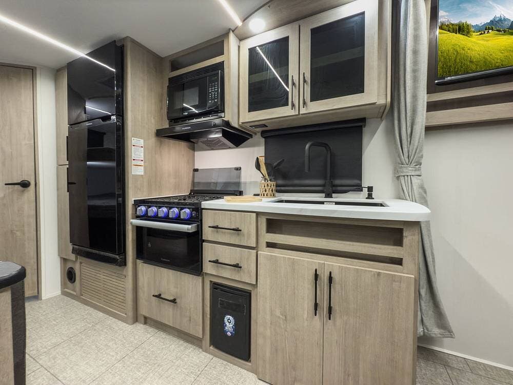 2022 Grand Design Imagine 21BHE - Used Travel Trailer For Sale by Pop RVs in Holly Springs, North Carolina
