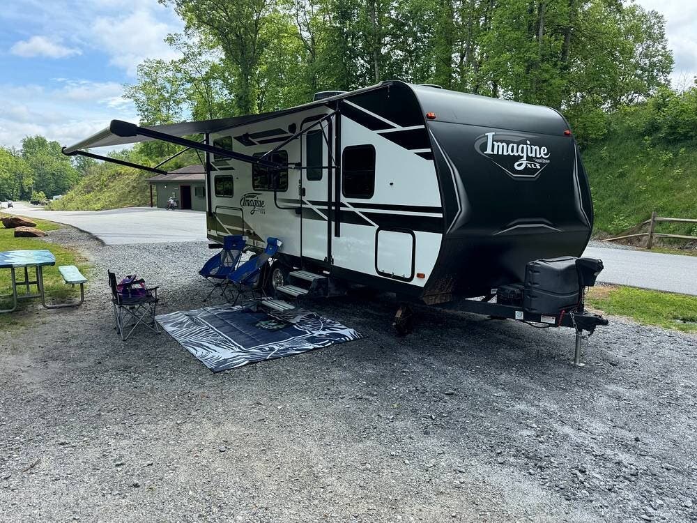 2022 Grand Design Imagine 21BHE - Used Travel Trailer For Sale by Pop RVs in Holly Springs, North Carolina features Awning, Leveling Jacks, Air Conditioning