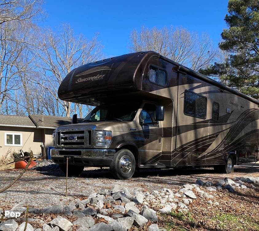 2018 Forest River Sunseeker 3050S - Used Class C For Sale by Pop RVs in Hartselle, Alabama features Slideout