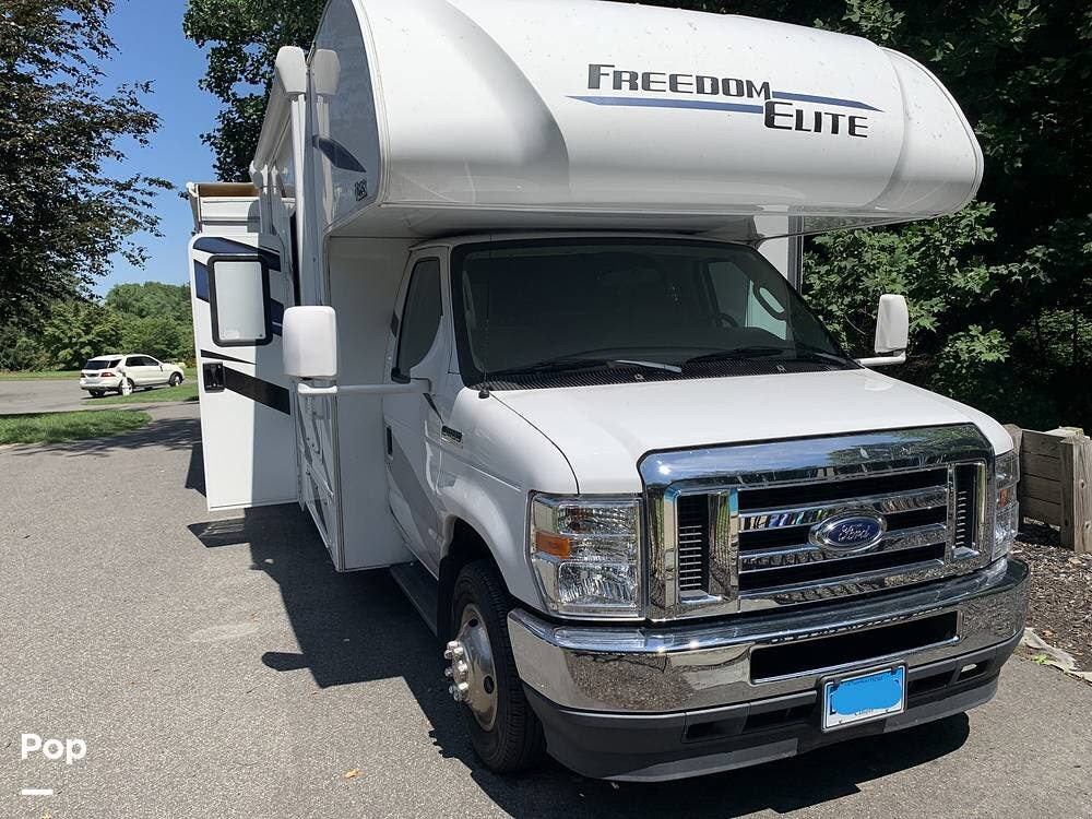 2021 Freedom Elite 30FE by Thor Motor Coach from Pop RVs in Durham, Connecticut