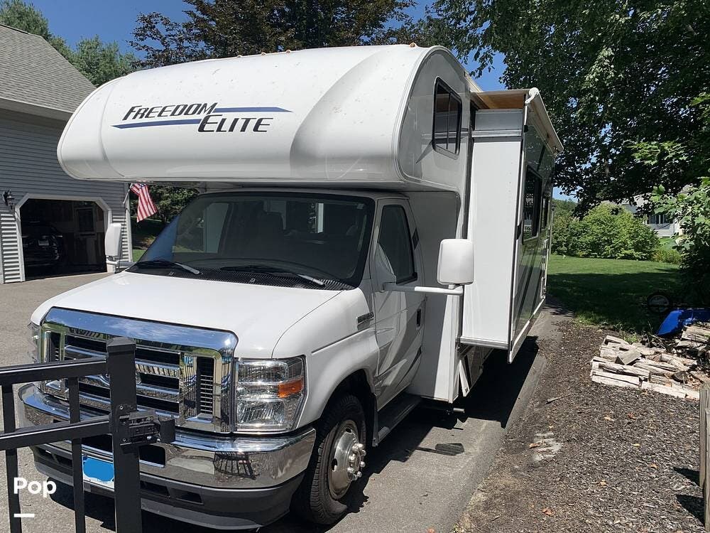 Used 2021 Thor Motor Coach Freedom Elite 30FE available in Durham, Connecticut