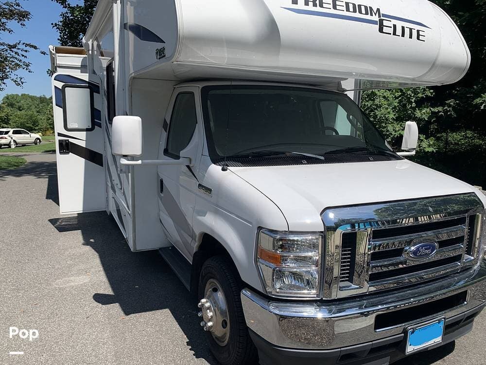 2021 Thor Motor Coach Freedom Elite 30FE - Used Class C For Sale by Pop RVs in Durham, Connecticut features Air Conditioning, Awning, Slideout, Generator
