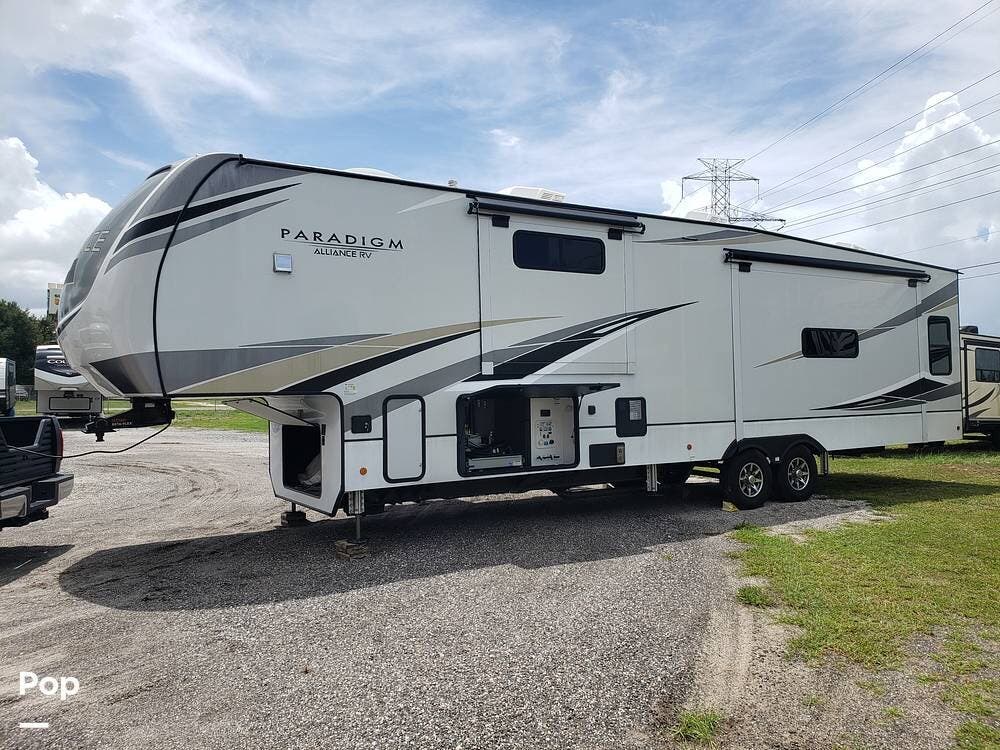 2022 Skyline Alliance 370FB - Used Fifth Wheel For Sale by Pop RVs in Summerfield, Florida features Air Conditioning, Leveling Jacks, Awning, Slideout