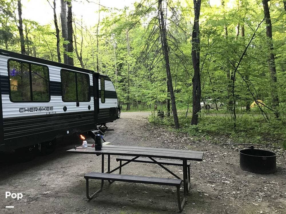 2023 Forest River Cherokee 274WK - Used Travel Trailer For Sale by Pop RVs in Markesan, Wisconsin features Slideout