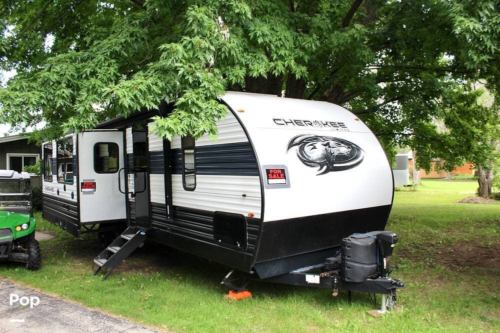 2023 Forest River Cherokee 274WK - Used Travel Trailer For Sale by Pop RVs in Markesan, Wisconsin features Slideout, Leveling Jacks, Awning, Air Conditioning
