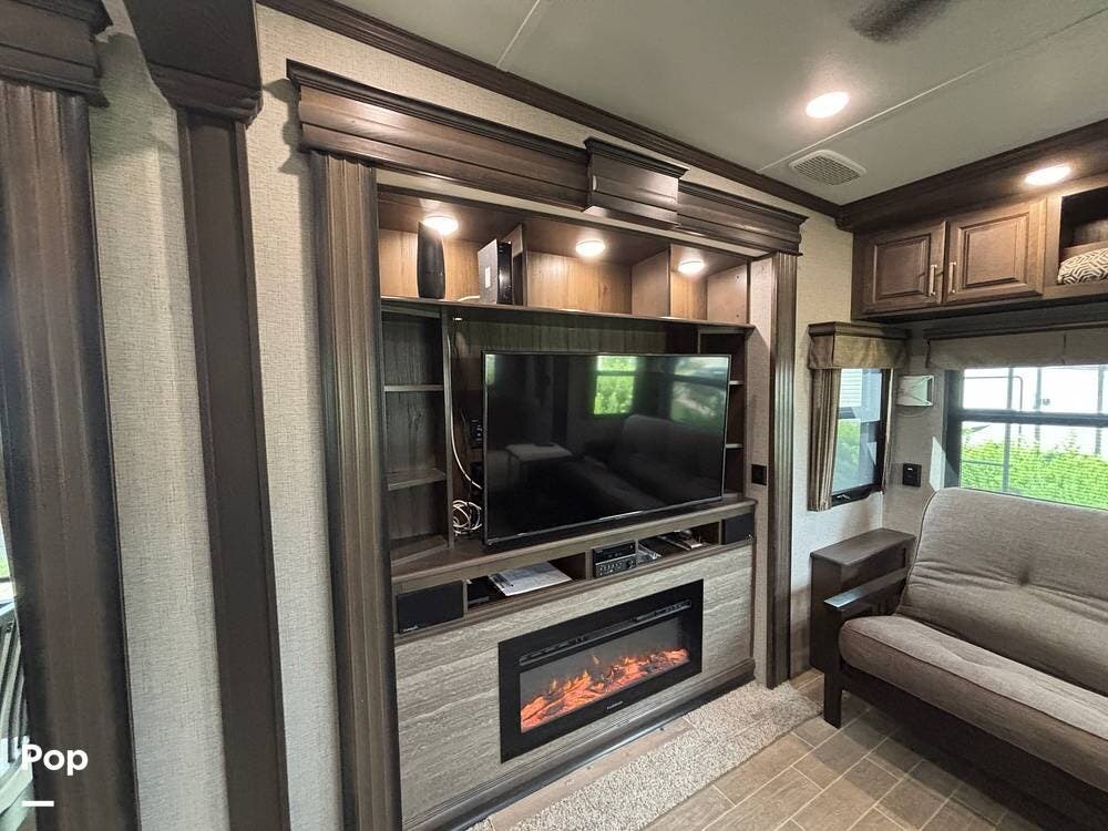 Used 2019 Keystone Alpine 3501RL available in Clermont, Florida