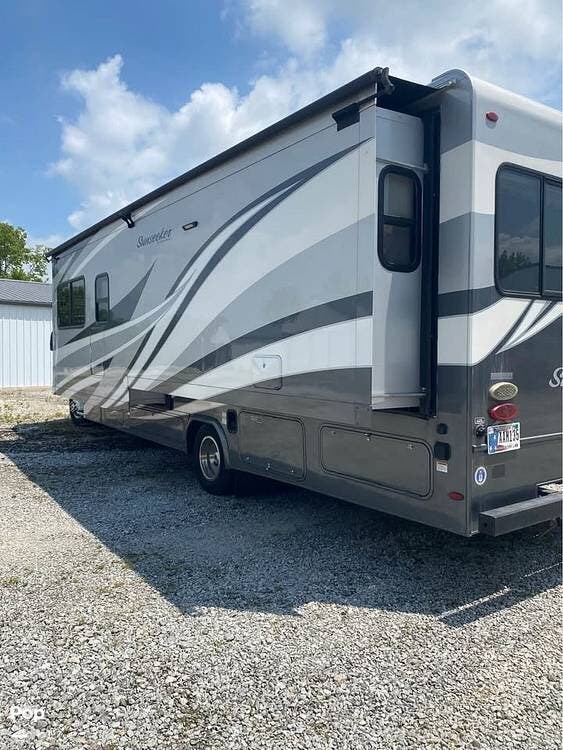 Used 2017 Forest River Sunseeker 3050s available in New Palestine, Indiana